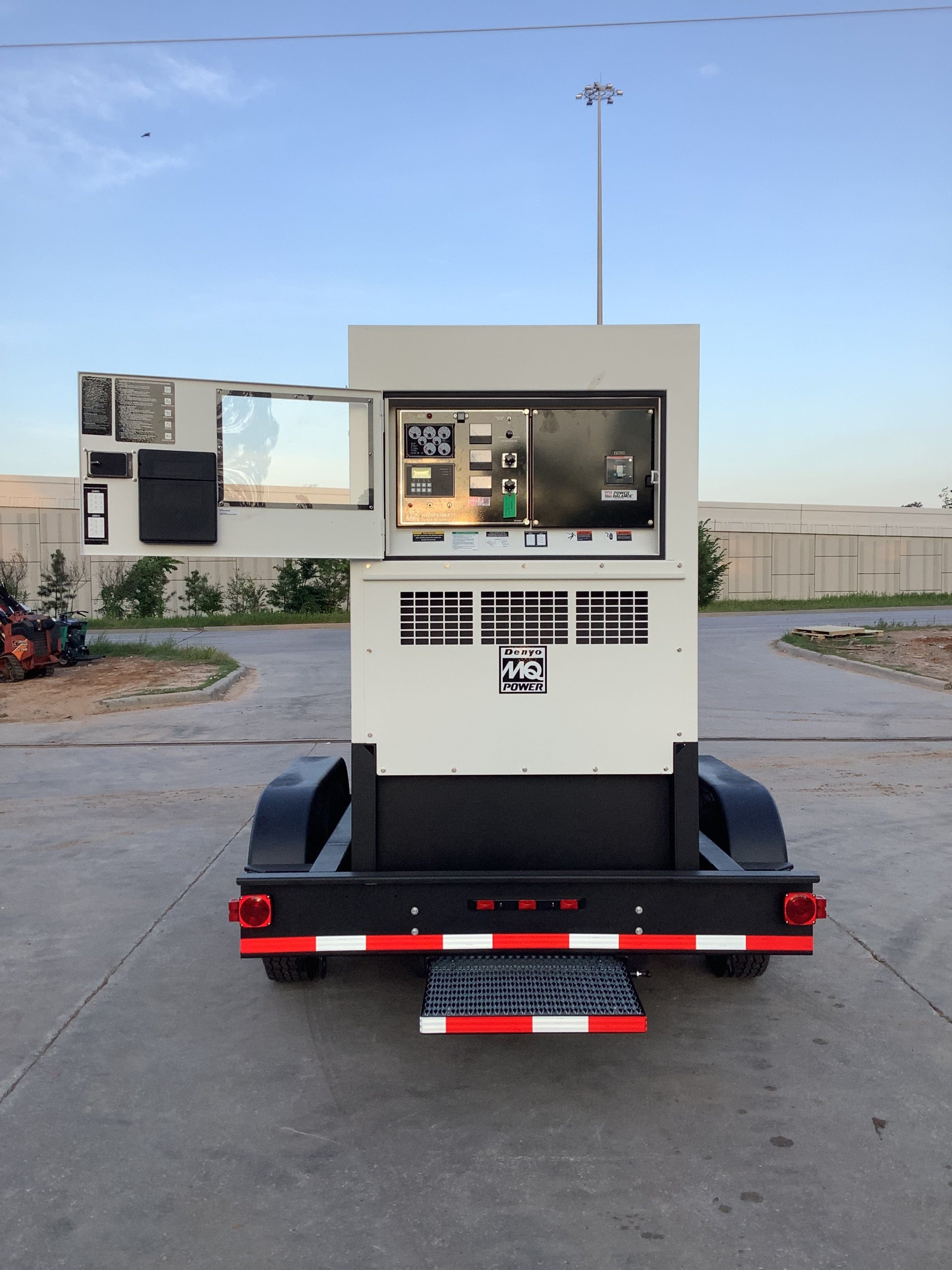 Picture of the rear with controll door open and step out.