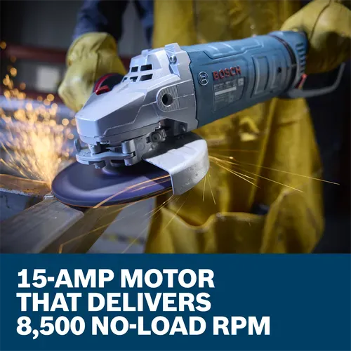 A professional fabrication specialist using the Bosch GWS25-180PR corded electric hand grinder to clean up a structural joint. The close-up view highlights how the pivoting rotatable main handle helps deliver a perfect ergonomics stance during heavy metal grinding, set above a bold blue descriptive banner stating Rotatable main handle delivers greater comfort and control in various positions.