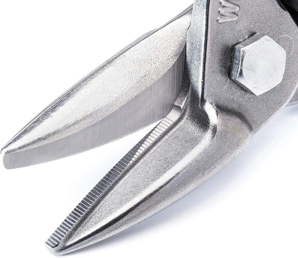 A detailed macro shot of the M1R precision-ground serrated blades, illustrating the CNC-ground tooth pattern designed for maximum material control and cleaner edges on 18-gauge steel.