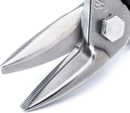 A detailed macro shot of the M1R precision-ground serrated blades, illustrating the CNC-ground tooth pattern designed for maximum material control and cleaner edges on 18-gauge steel.
