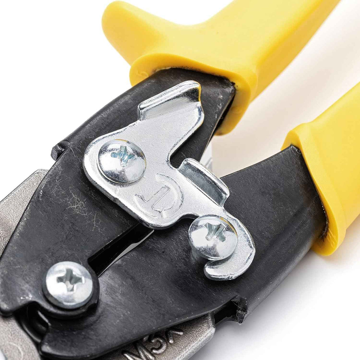 A detailed view of the innovative ergonomic latch mechanism on the Wiss MetalMaster snips, designed for easy, one-handed locking and unlocking by both left and right-handed professional users.