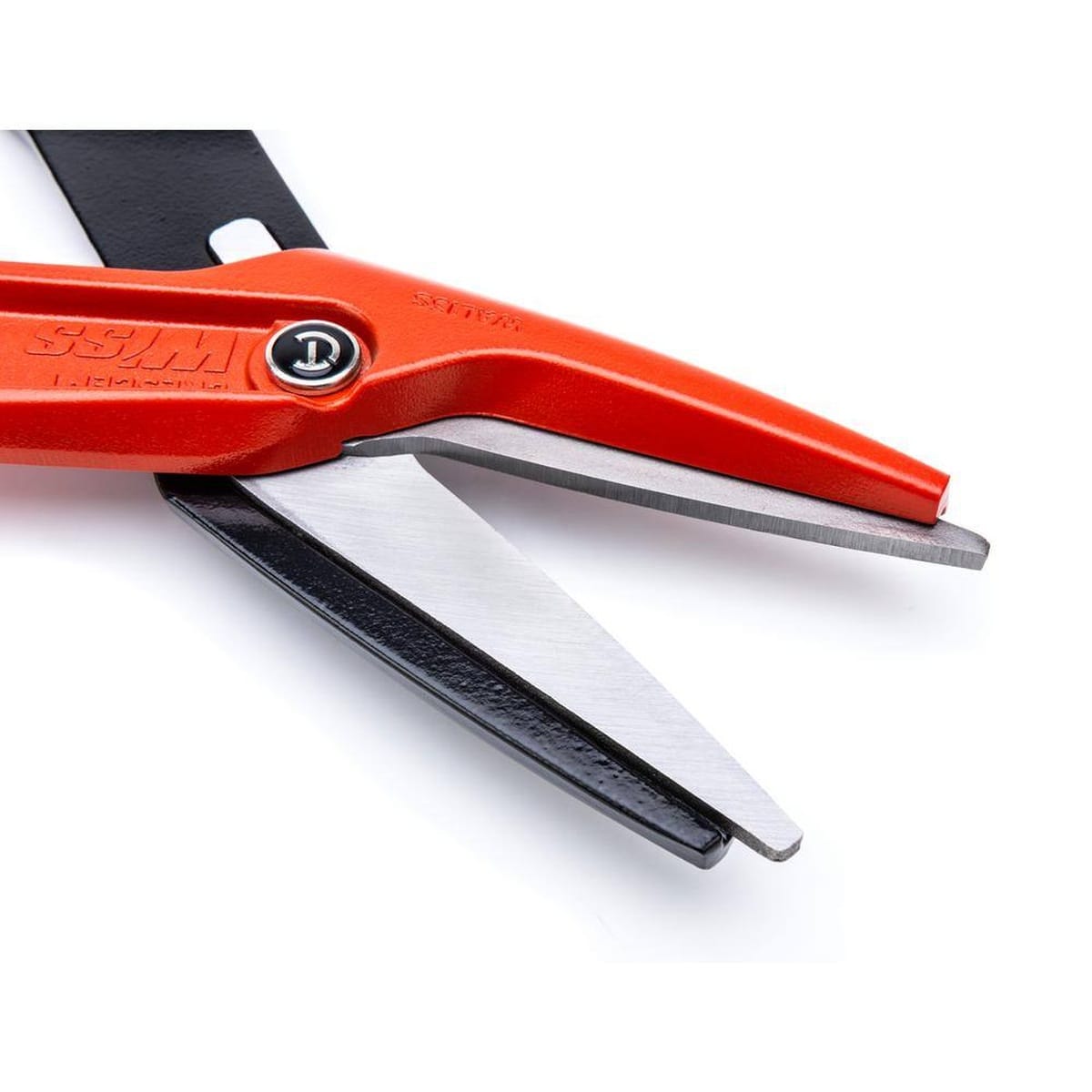 Close-up detail of the precision-ground steel blades on the WAL13S tinner snips, highlighting the optimized blade geometry designed for high-quality straight cuts in sheet metal.