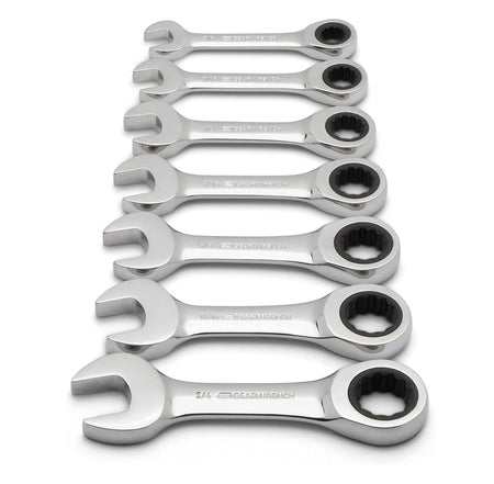 A perspective studio shot of the GEARWRENCH 9507D 7-piece stubby SAE ratcheting combination wrench set featuring high-strength alloy steel construction and a full polish chrome finish for professional use in tight spaces.