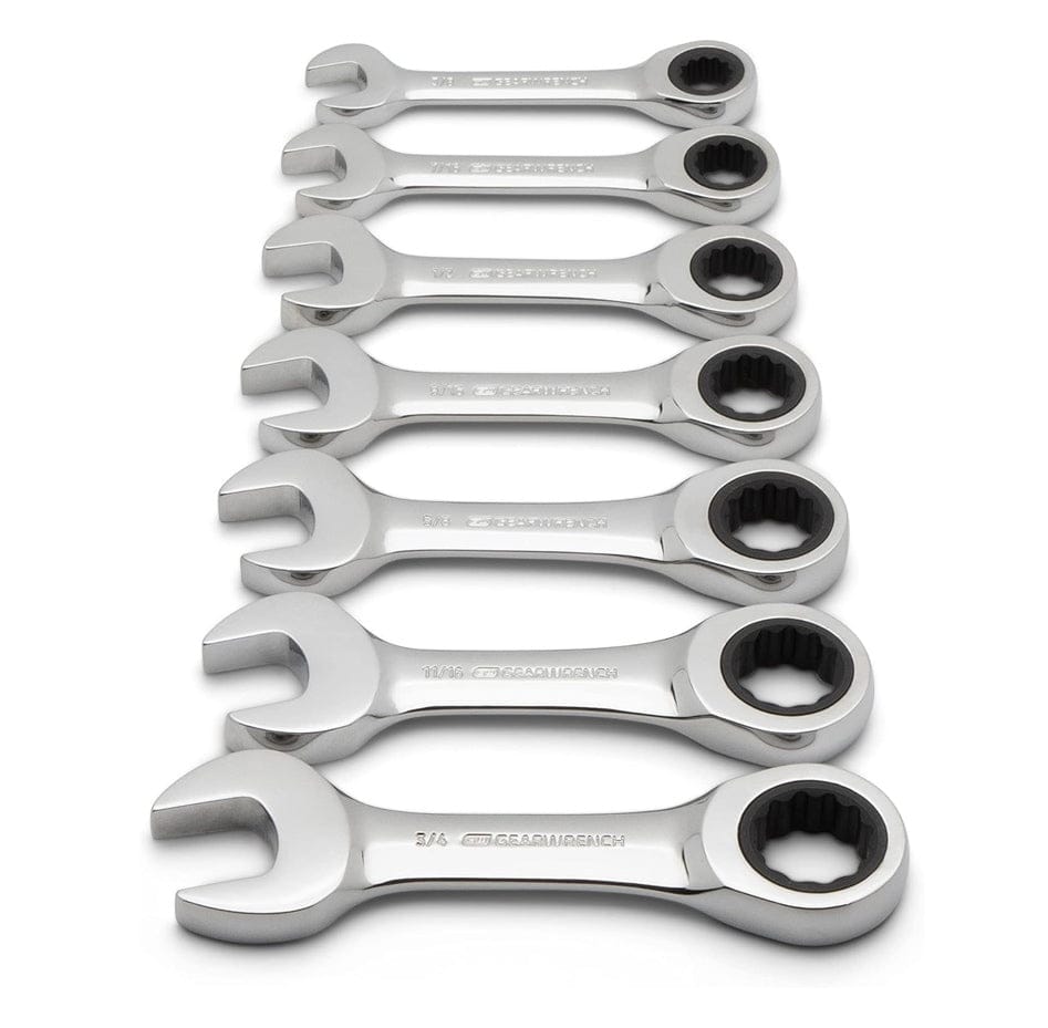 A perspective studio shot of the GEARWRENCH 9507D 7-piece stubby SAE ratcheting combination wrench set featuring high-strength alloy steel construction and a full polish chrome finish for professional use in tight spaces.