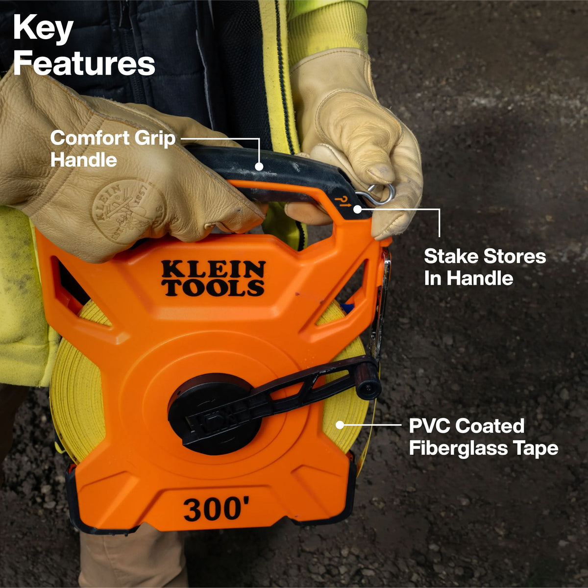 Feature callout graphic showing the rubberized comfort grip handle, handle-stored ground stake, and non-stretch PVC-coated fiberglass blade.