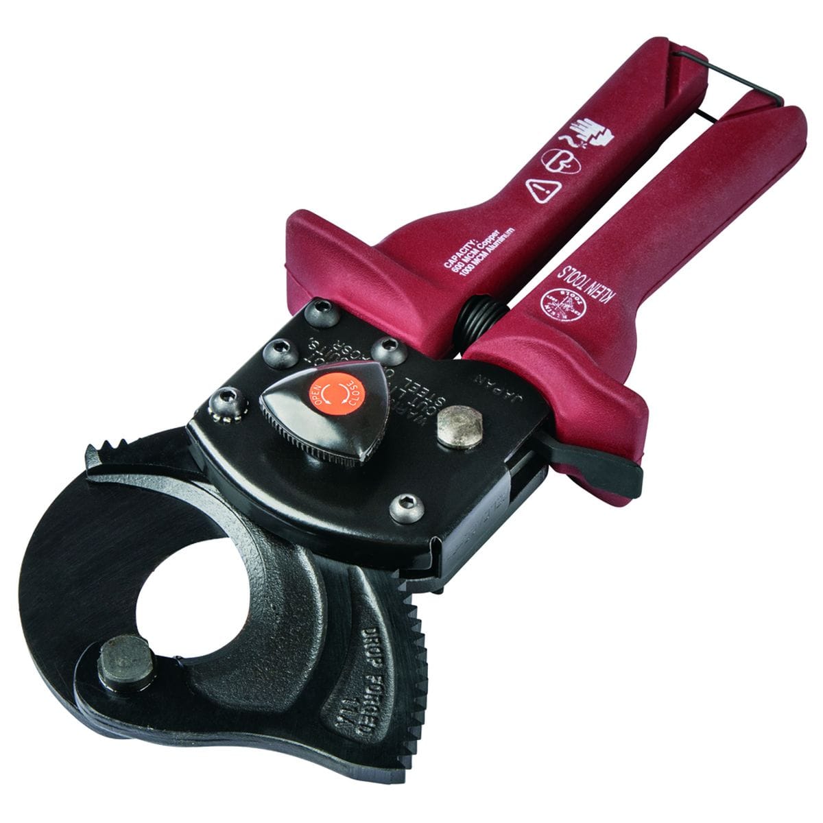A perspective view of the compact ratcheting cutter laying flat, showcasing the heavy-duty black-oxide coated head and the specialized gear-driven mechanism engineered to shear through 1000 MCM aluminum and 600 MCM copper cable.