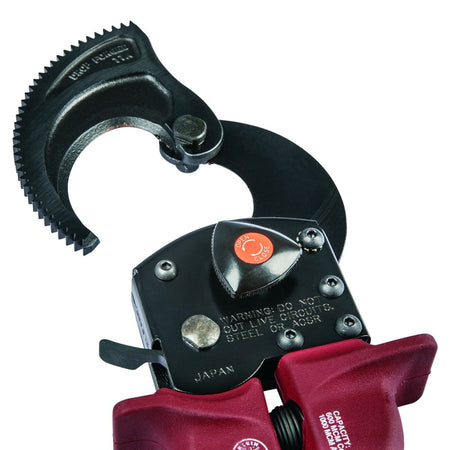 A detailed technical shot of the ratcheting cutter jaws in an open position, emphasizing the precision-ground shear blades and the manual blade-advance knob for quick engagement with large-diameter conductors.