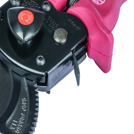 Side profile detail of the integrated quick-release lever, illustrating the safety feature that allows the blades to open in any cutting position for immediate cable removal or adjustment.