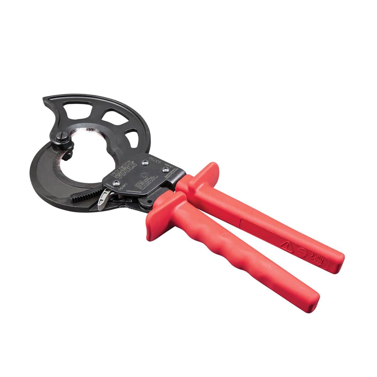 A perspective view of the 1000 MCM ratcheting cable cutter laying flat, showcasing the rugged industrial design and the ergonomic red grips engineered for professional single-handed operation.
