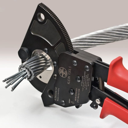 A detailed application shot of the 63800ACSR cutter engaging a large-diameter ACSR cable, illustrating the high-leverage shearing action that cleanly slices through both the outer aluminum strands and the inner steel core.