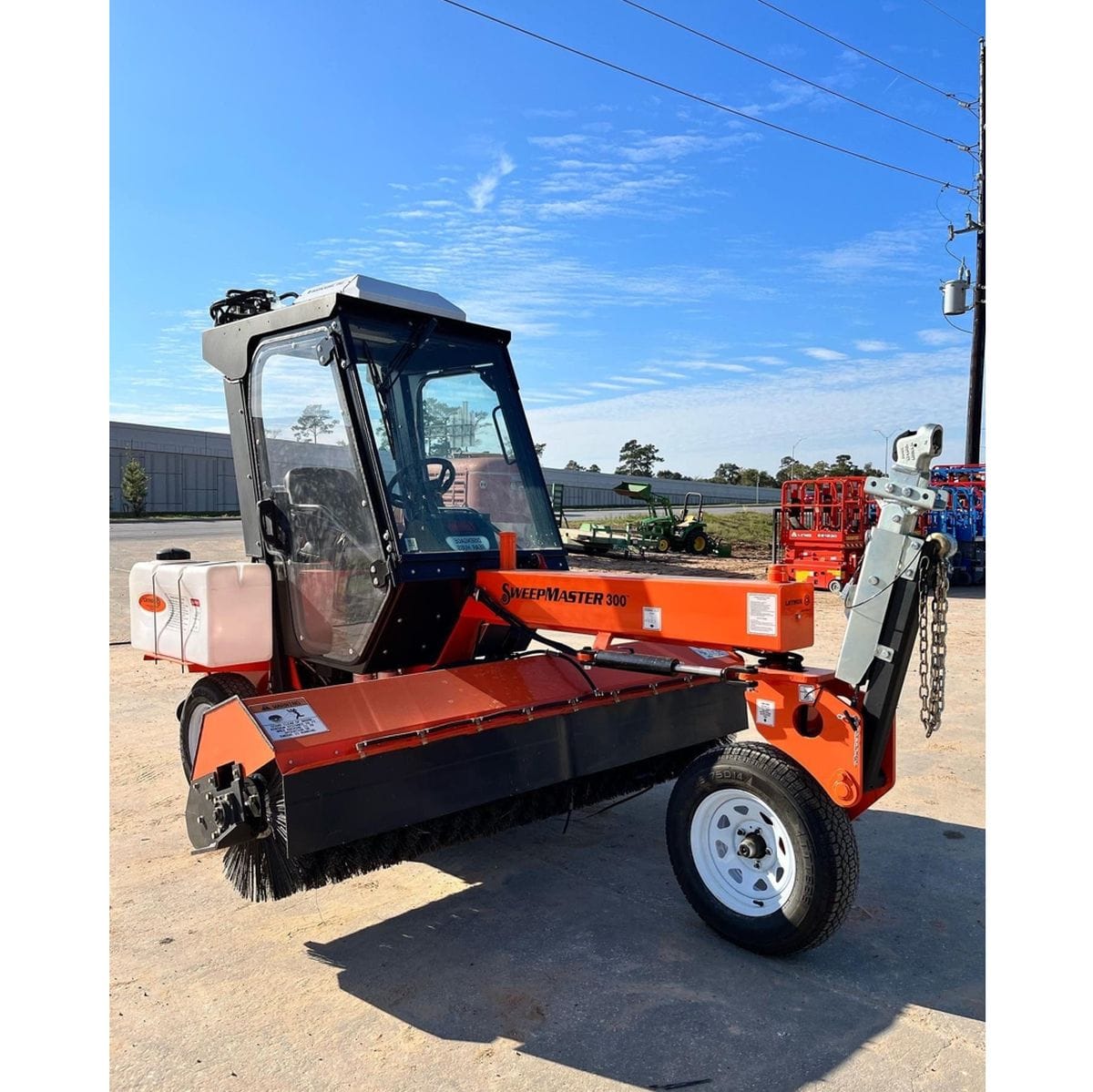 LayMor SweepMaster 300 - Closed Cab side view