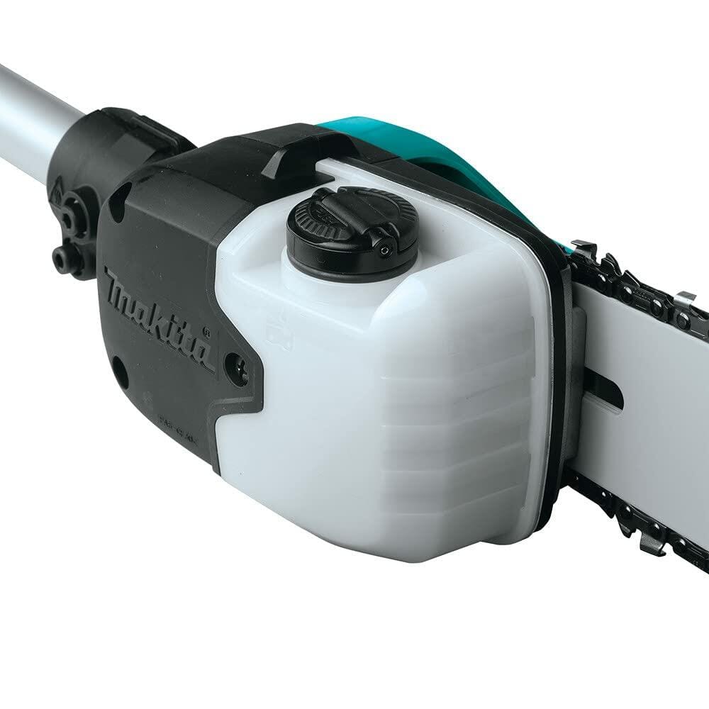 A close-up of the translucent bar oil tank and cap on the head of the Makita pole saw.