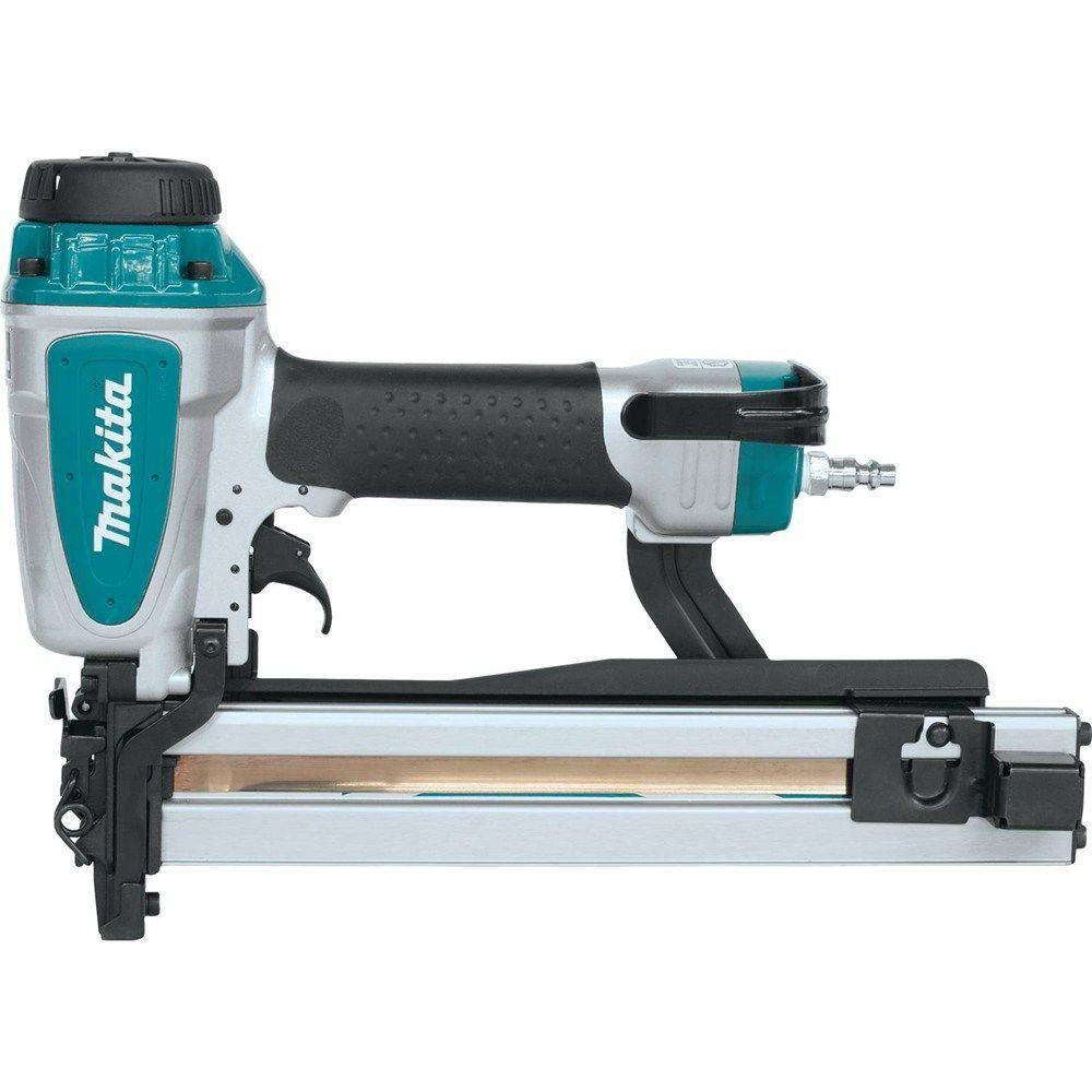 Makita AT2550A Pneumatic Wide Crown Stapler with air hose connector and metal magazine, engineered for professional roofing, sheathing, and construction fastening tasks.