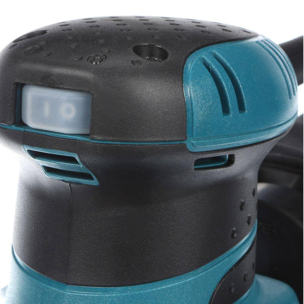 Macro shot of the rubber-sealed on/off switch on the Makita BO4556K, designed to prevent dust contamination and ensure industrial tool longevity in woodworking environments.