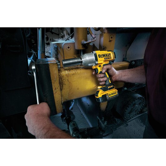 DeWalt 20V MAX* XR® High Torque 1/2" Impact Wrench With Detent Pin Anvil Kit