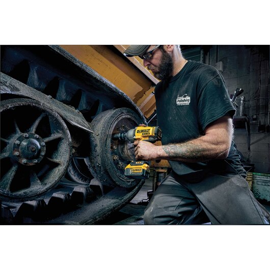 Load image into Gallery viewer, DeWalt 20V MAX* XR® High Torque 1/2&quot; Impact Wrench With Detent Pin Anvil Kit
